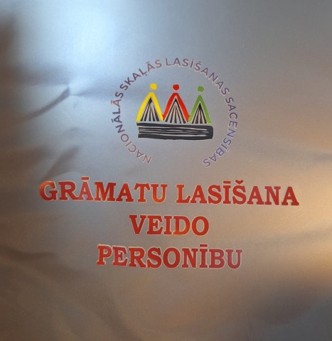 Grāmatu lasīšana veido personību